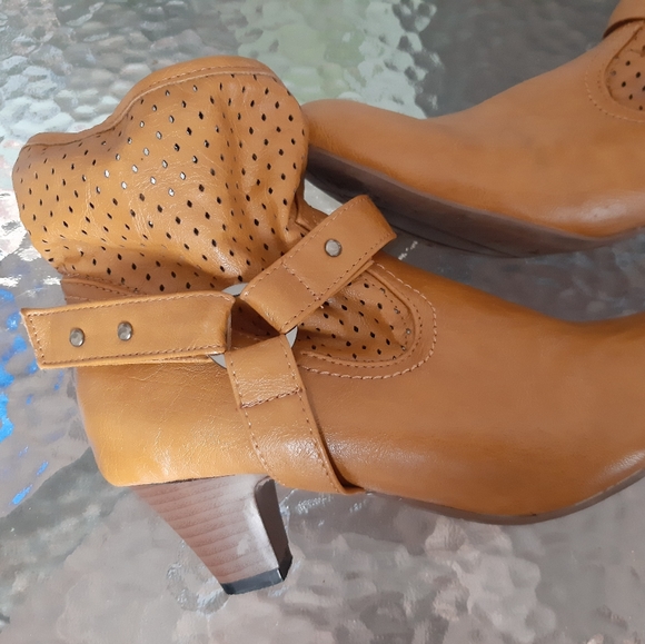 HOST PICK! NEW Boots ankle booties - heeled camel - Picture 3 of 16